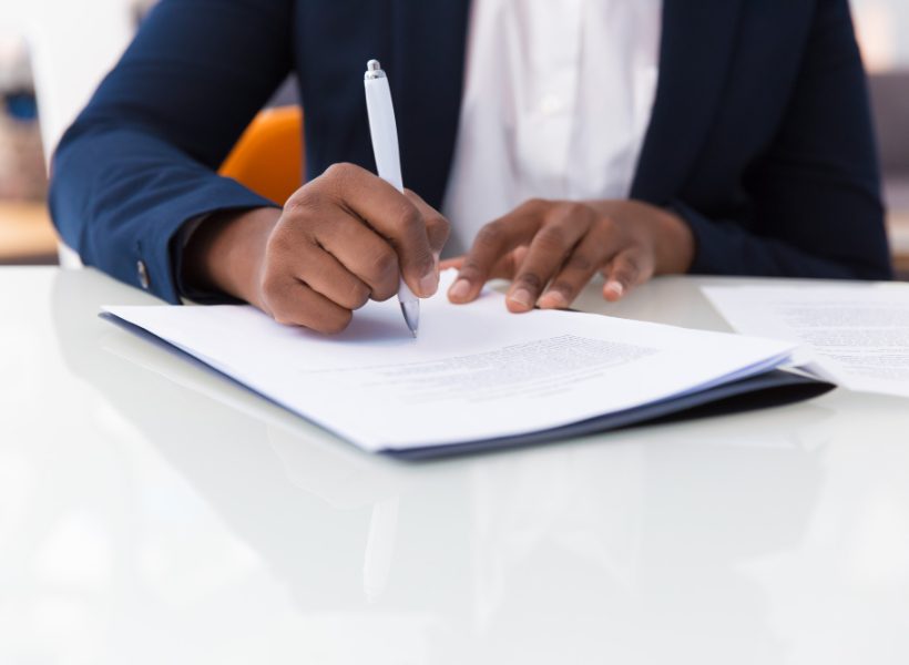 businesswoman-signing-contract